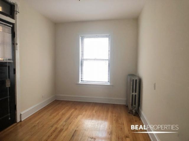 Building Photo - 1 bedroom in CHICAGO IL 60625