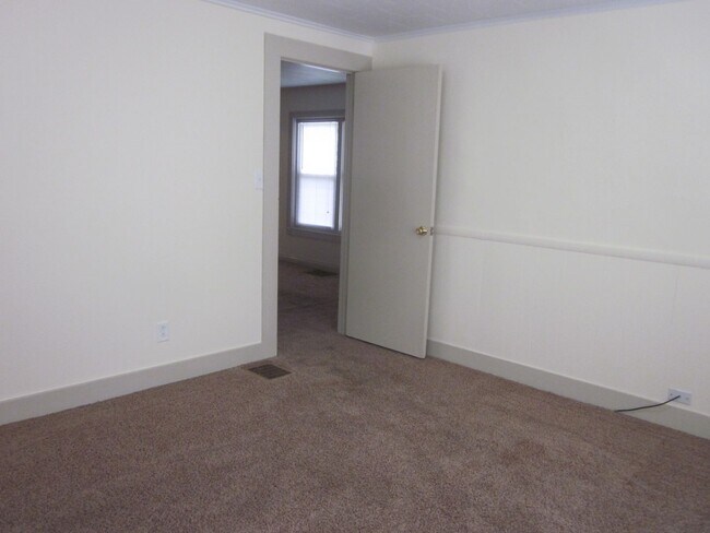 Building Photo - 810 Huestis Ave