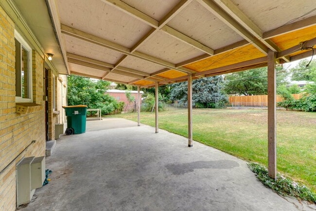 Building Photo - 4 Bed 2 Bath Close To UC Medical Center