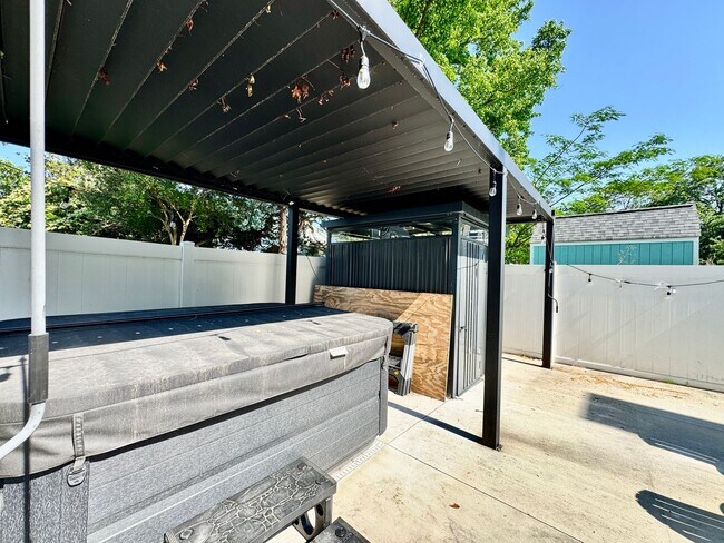 Building Photo - Ready NOW! A Custom Townhouse-Style Duplex Blocks to the Beaches! Fenced Yard - Hot Tub - Pet Fri...