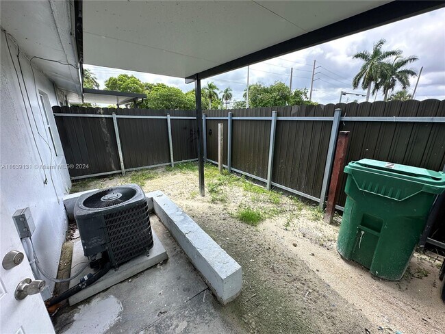 Building Photo - 1049 NW 95th St