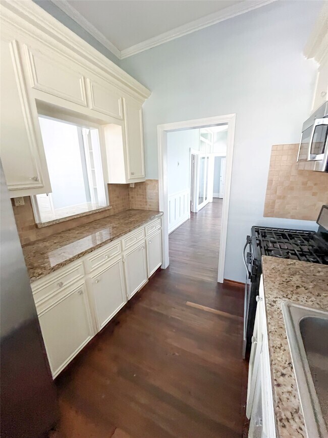 Building Photo - 901 Broadway Avenue J