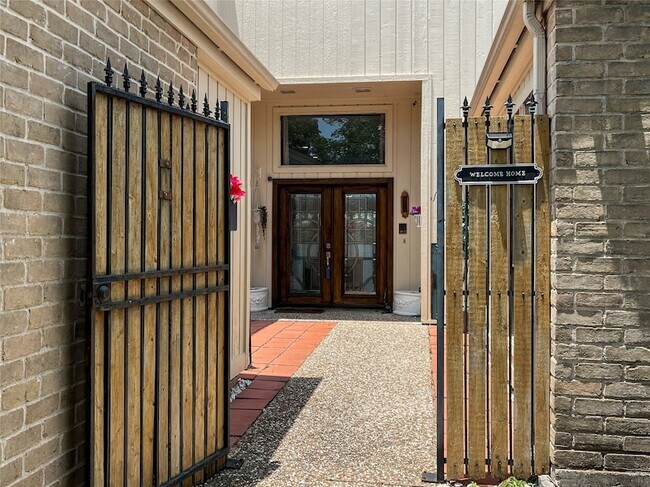 Building Photo - 2358 Binley Dr
