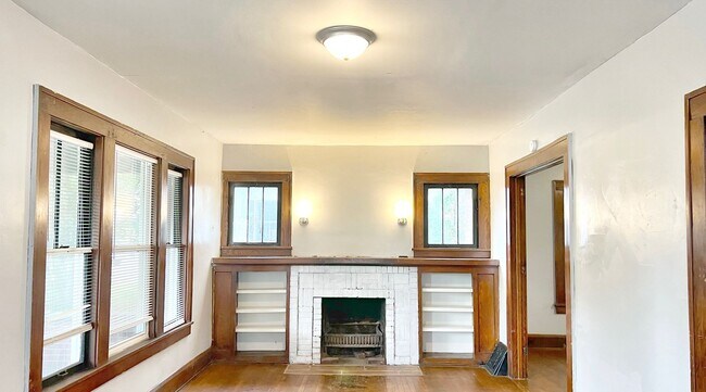 Building Photo - 1438 Rowland Ave NE
