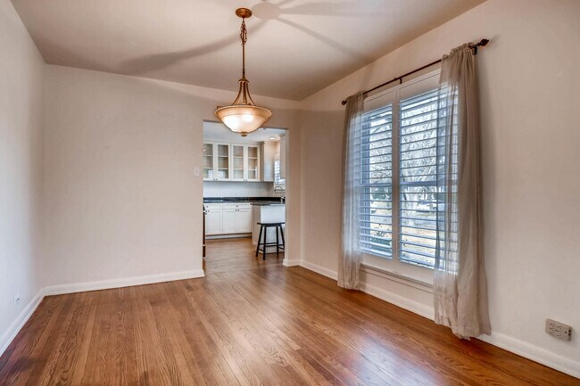 Building Photo - Charming 2 BR / 1 Bath in highly desirable Terrell Heights of San Antonio!