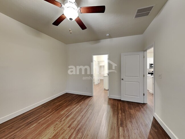 Building Photo - 3465 S Bartlett Ave