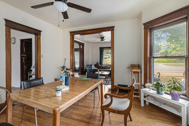 Building Photo - 405 N Ashley St