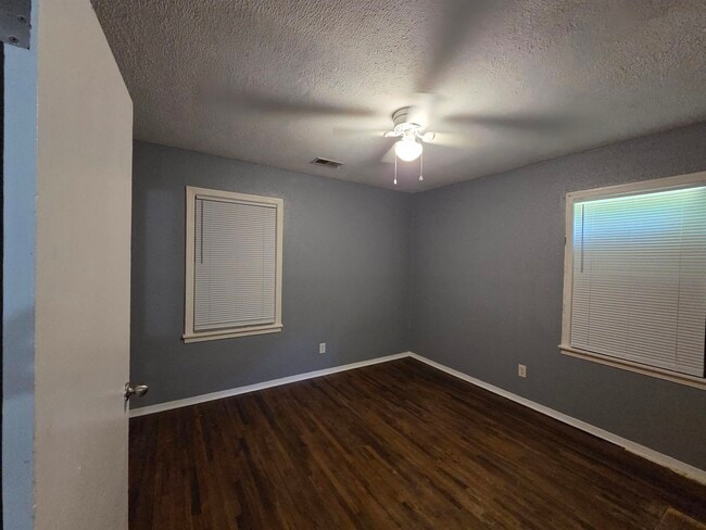 Building Photo - 3545 Debby Dr