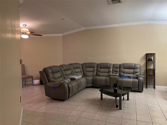 Building Photo - 9610 SW 138th Ave
