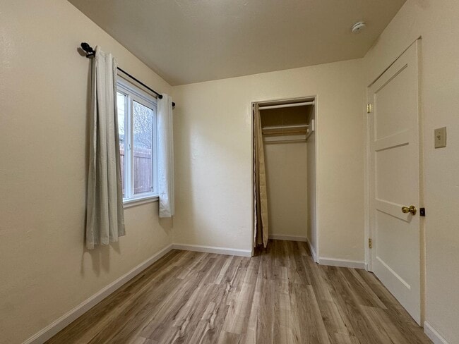 Building Photo - W Hawthorne ST