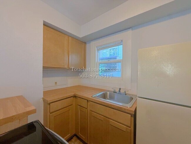 Building Photo - Brentwood-Darlington 2 Bed Apartment with Classic Charm and Parking