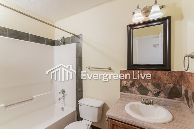 Building Photo - 13918 Villa Camino