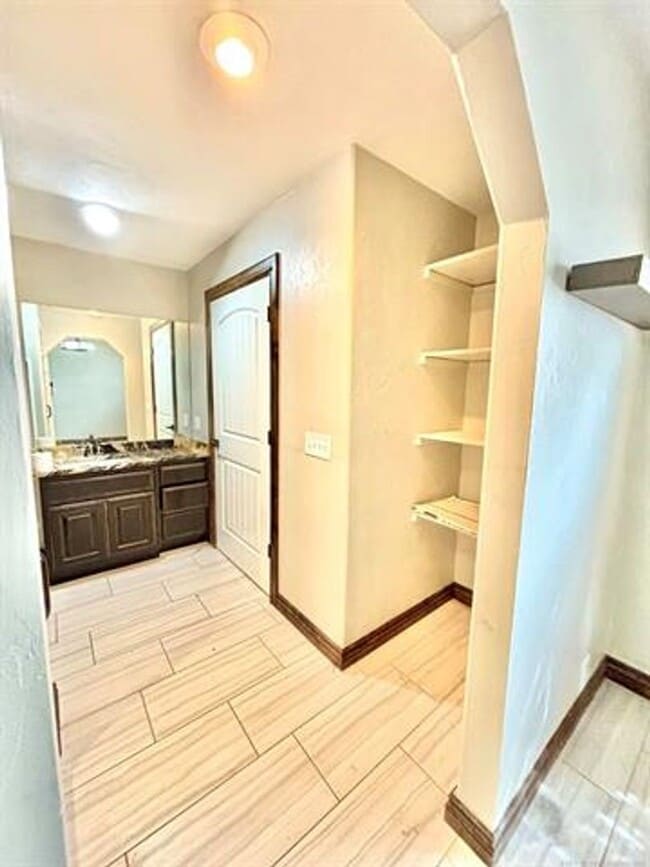 Building Photo - Charming Bungalow with Large Fenced Backya...