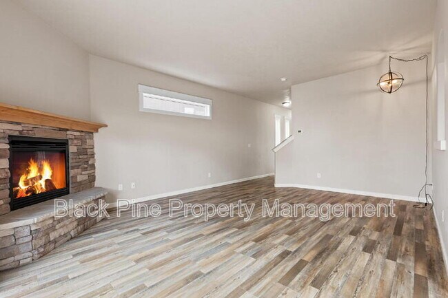 Building Photo - 1729 S Eagleson Rd