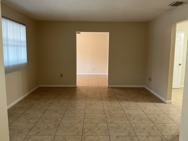 Building Photo - Winter Haven 3BR Home with Fenced Yard & Bonus Room