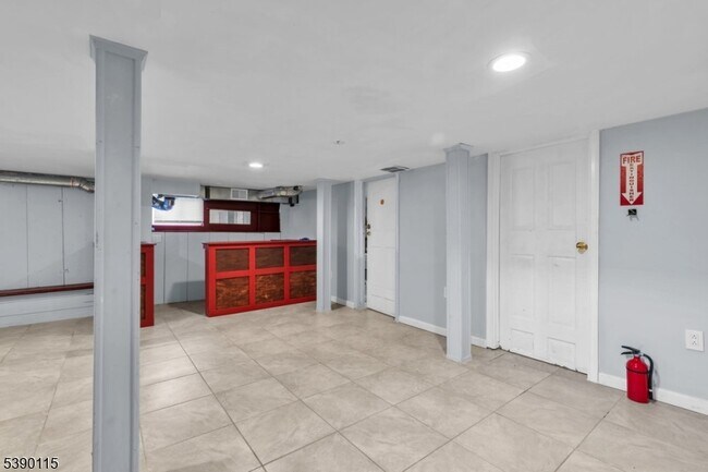 Building Photo - 2144 Tyler St