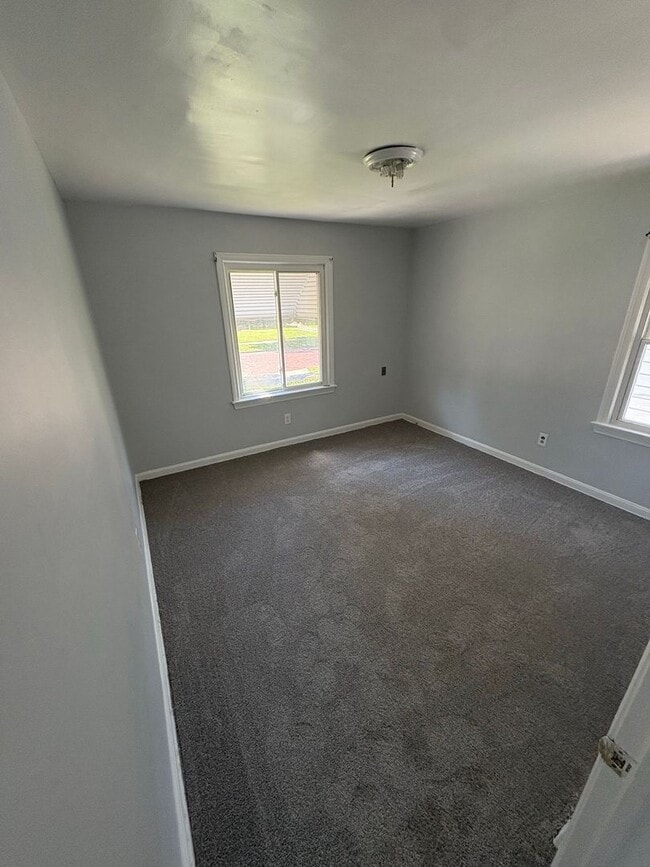 Building Photo - For Rent – 4 Bed / 2 Bath – $1,495 – Secti...
