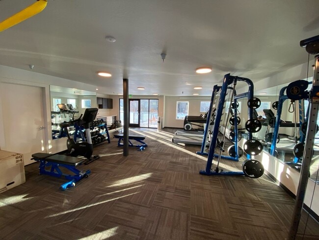 Building Photo - Top Floor-Gorgeous Unit Stunning Views-Luxury