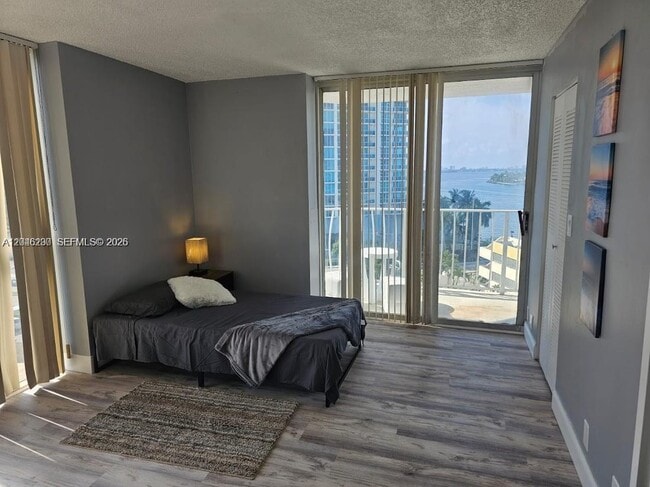 Building Photo - 7601 E Treasure Dr