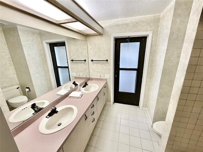 Building Photo - 1349 Hillside Dr