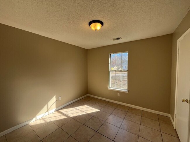 Building Photo - Renovated 3 Bedroom 2 Bath Home for Rent!!