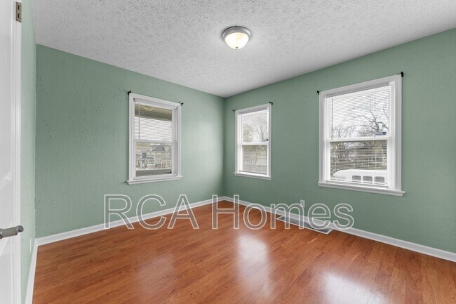 Building Photo - 3202 Ruckle St