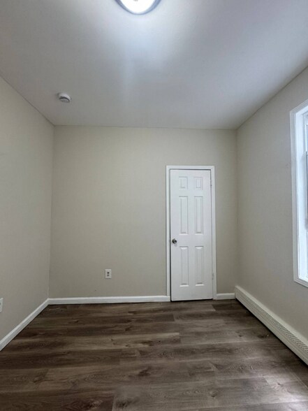 Building Photo - 426 S 17th St