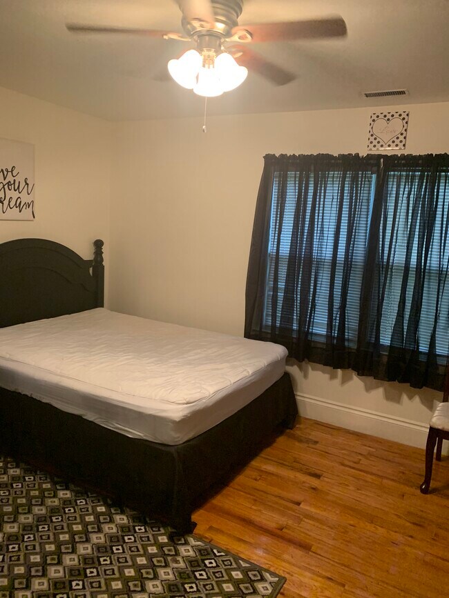 Building Photo - 2861 Headland Dr