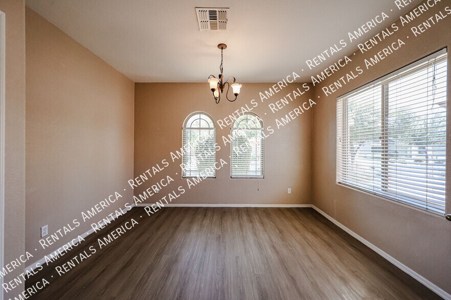 Building Photo - 876 E Riviera Pl