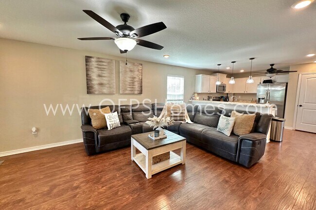 Building Photo - 454 Eisenhower Dr