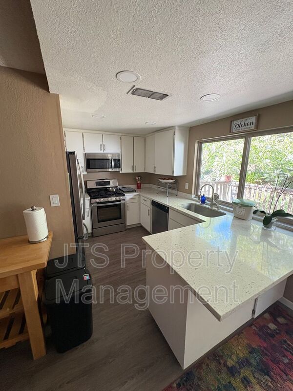 Building Photo - 6913 Navarro Ct