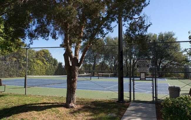 Building Photo - Condo in The Bluffs - Community Pool and Spa