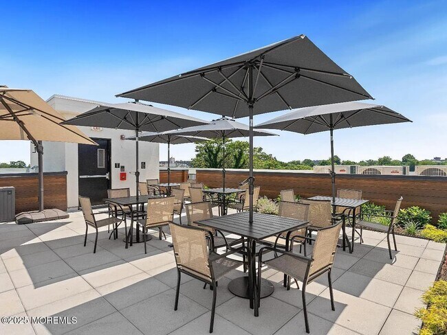 Building Photo - 27 3rd Ave