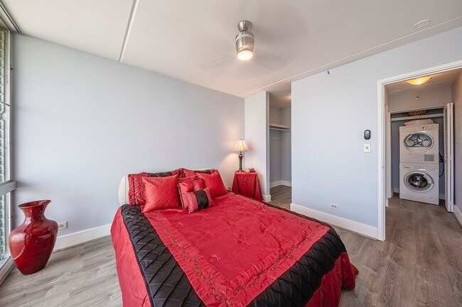 Building Photo - Lovely Renovated 2 Bedroom Condo