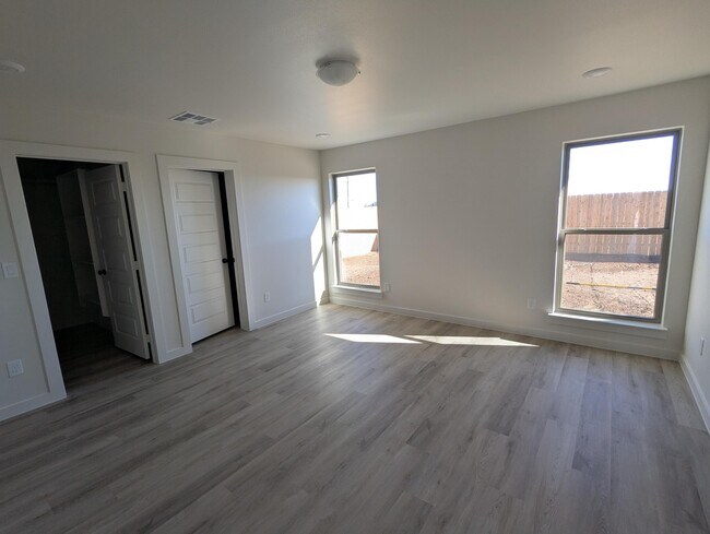 Building Photo - 2008 Cottonwood Ave