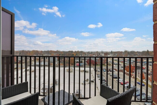 Building Photo - 255 N Addison Ave