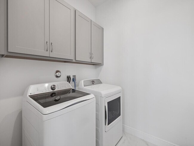 Building Photo - 12442 SW Lunata Way