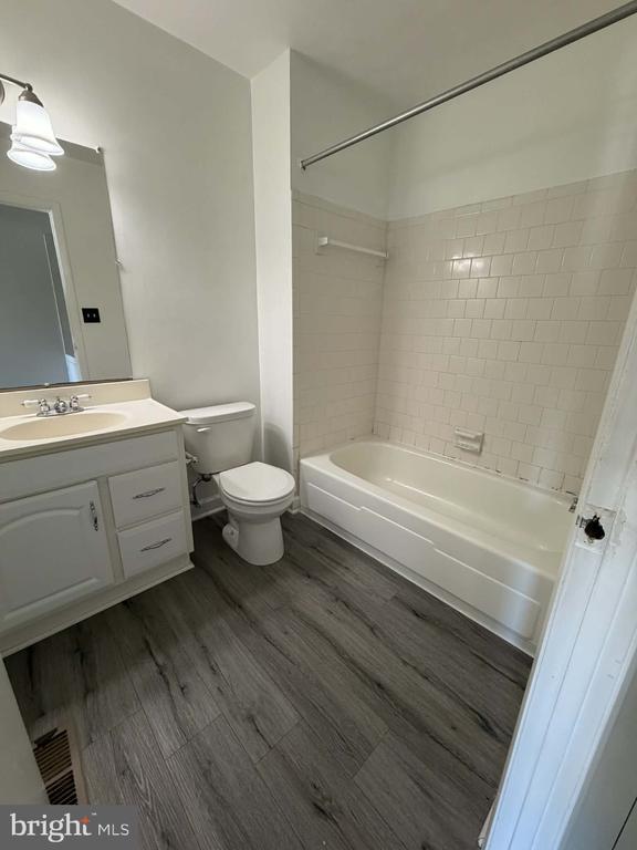 Building Photo - 111 Eastford Ct