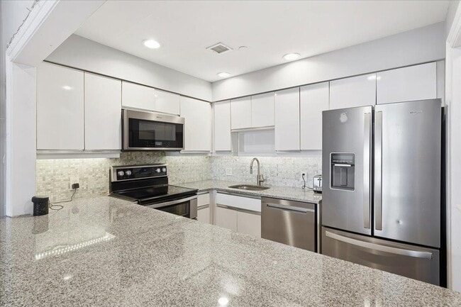 Building Photo - 100 Shearwater Ct E