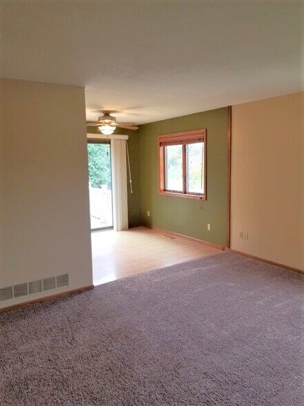 Building Photo - 502 Prairie Ln