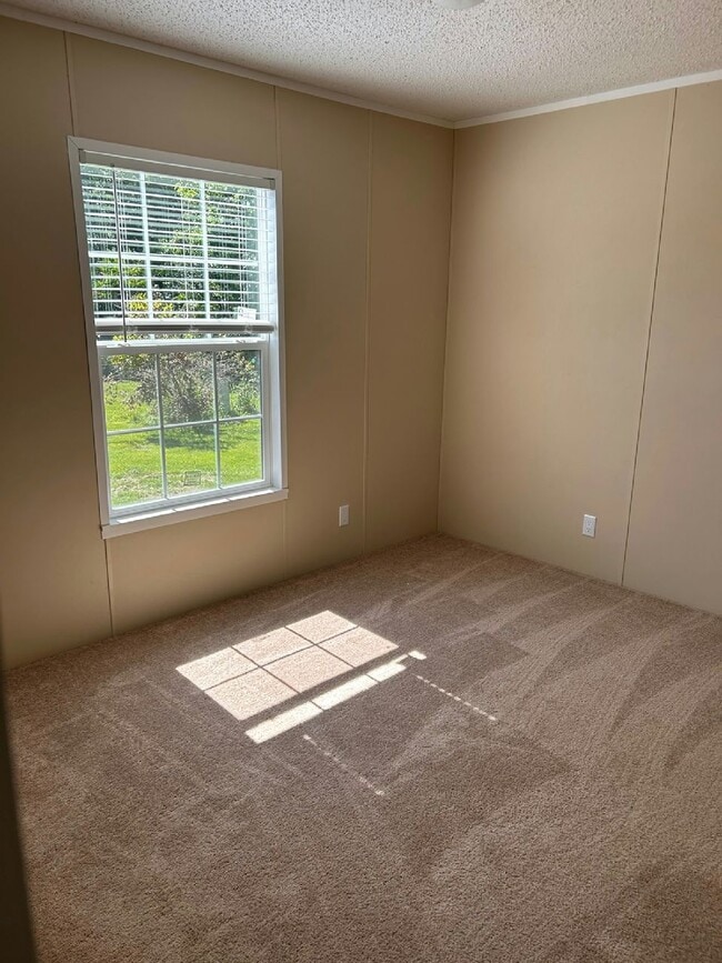 Building Photo - 49580 Linden St