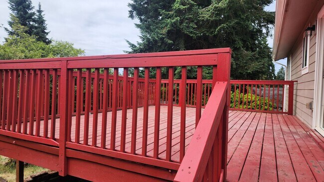 Building Photo - Steilacoom 4 Bedroom + Bonus Room!