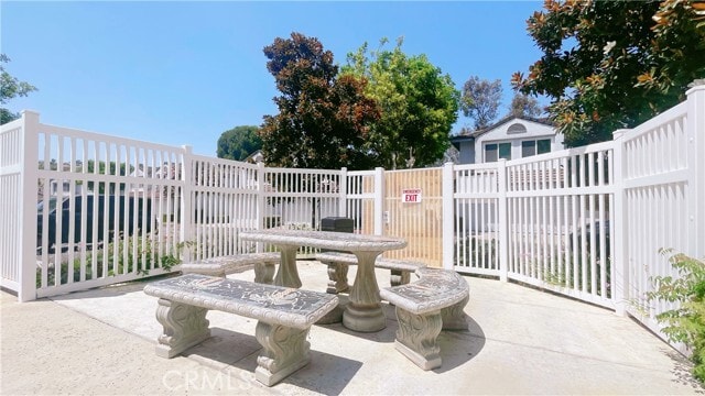 Building Photo - 2470 Saratoga Ln