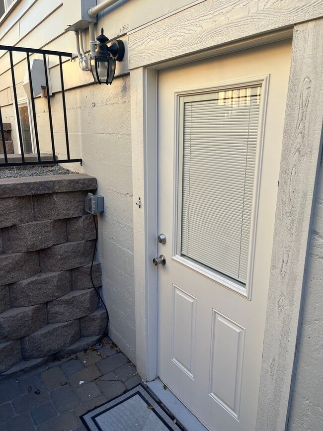 Building Photo - Midtown Cutie