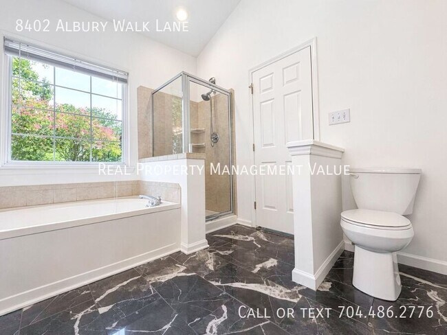 Building Photo - 8402 Albury Walk Ln