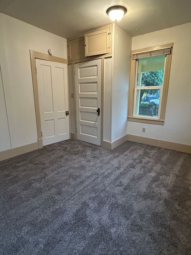 Building Photo - 1823 Mulberry St