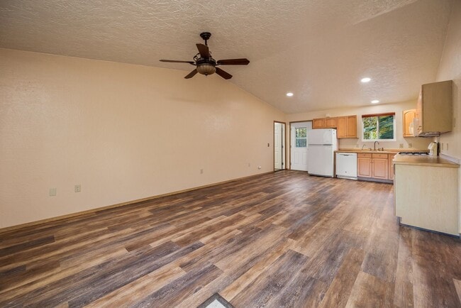 Building Photo - 3 BEDROOM | 2 BATHROOM | 2 CAR GARAGE | AI...