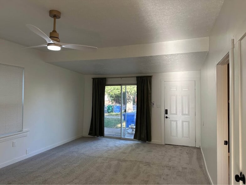 Building Photo - 2843 Grant Ave