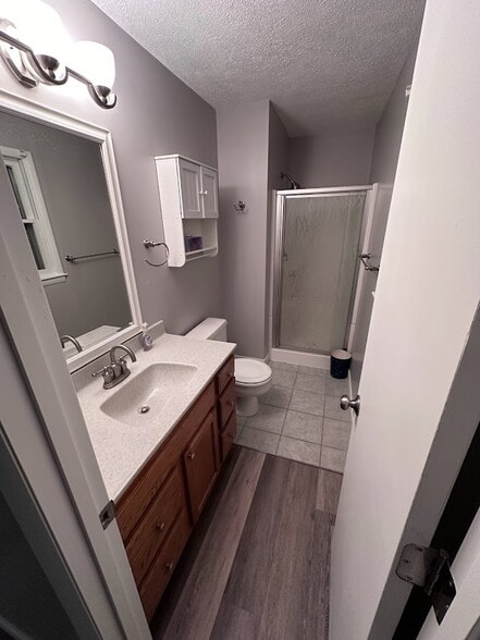 Master Bath - 1304 Overlook Dr