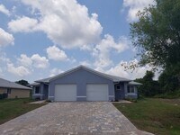 Building Photo - Spacious 3-Bedroom, 2-Bath Apartment with ...